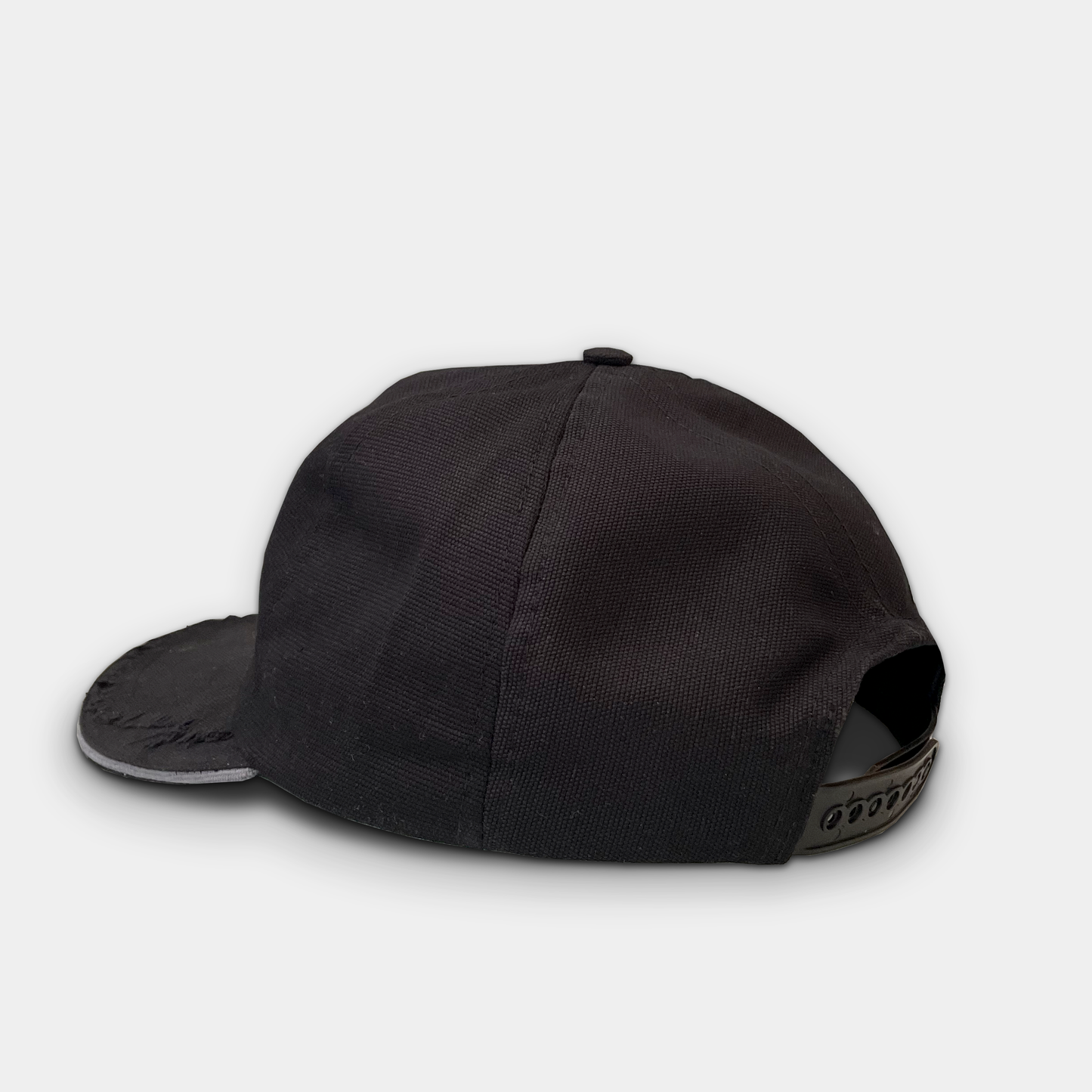 Smyrna Engineered Cap in black